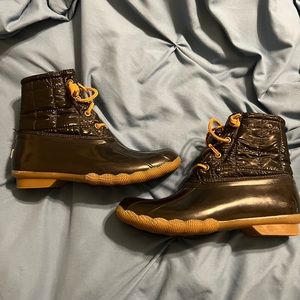 Women’s black and tan Sperry Duck boots